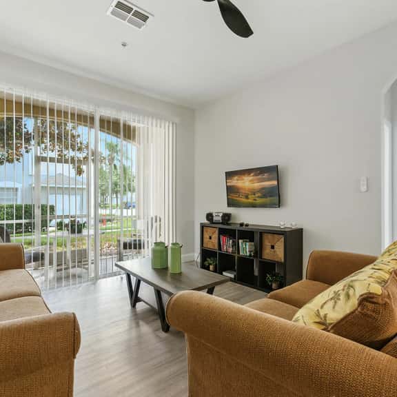 Resort Condo 3BR - Pool, Balcony, Near Disney - Image 1