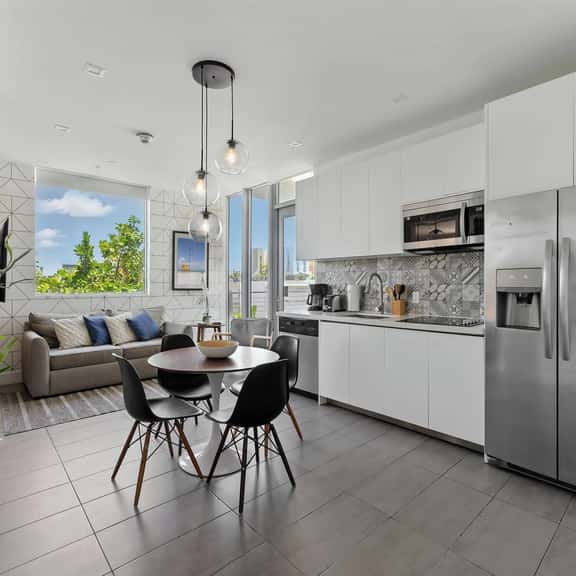 SoBe 2 Bedroom Near Ocean Drive - Image 1