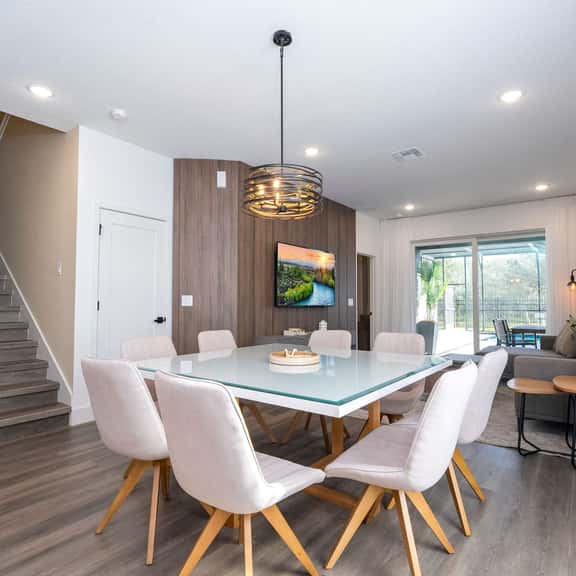 Spacious & Modern 4BR Near Theme Parks - Image 1