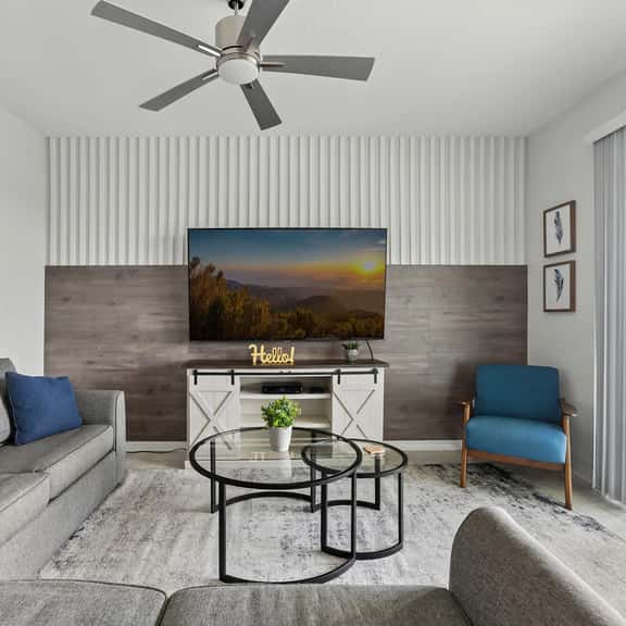 Spacious 2BR, Mickey Bedroom, Lake View - Image 1