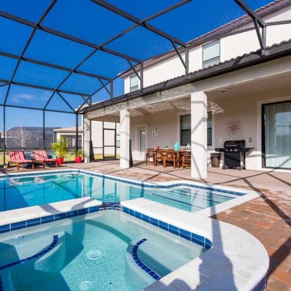 Spacious 5BR, Private Pool, Beautiful Decor - Image 1