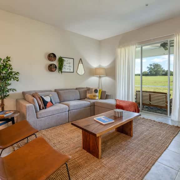 Spacious Modern Condo, Mickey and Game Room Fun - Image 1