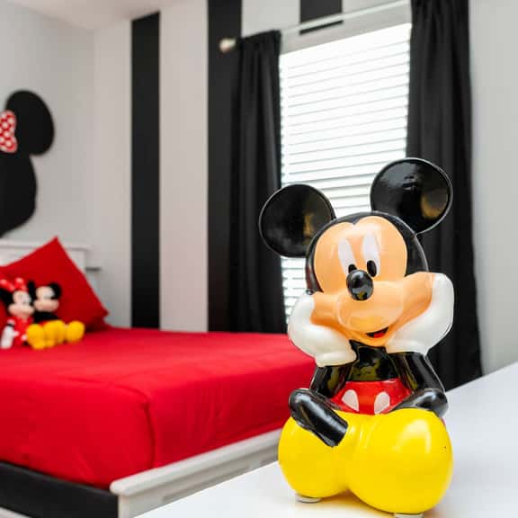 Storey Lake Home, Mickey & Minions Beds, Sleeps 12 - Image 1