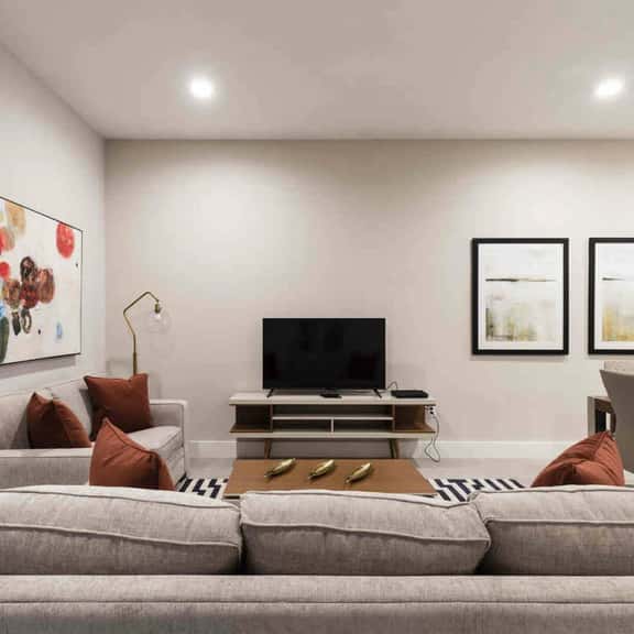 Stylish 4Bed Townhome at Summerville Near Disney - Image 1