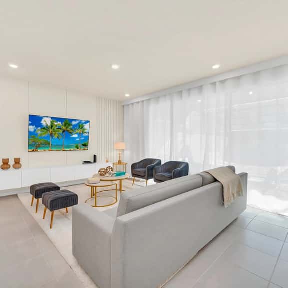 Stylish 5BR Home with Mickey & Cars Rooms - Image 1