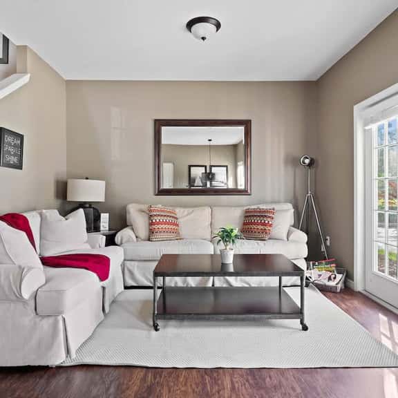 Welcoming 4 BR Sleeps 10 Guests - Image 1