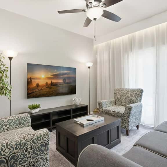 Beautiful Home, Themed Rooms, Prime Location - Image 1