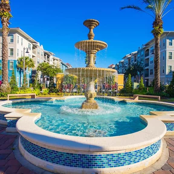 Prime Location-Spacious Condo for 8 Guests - Image 1