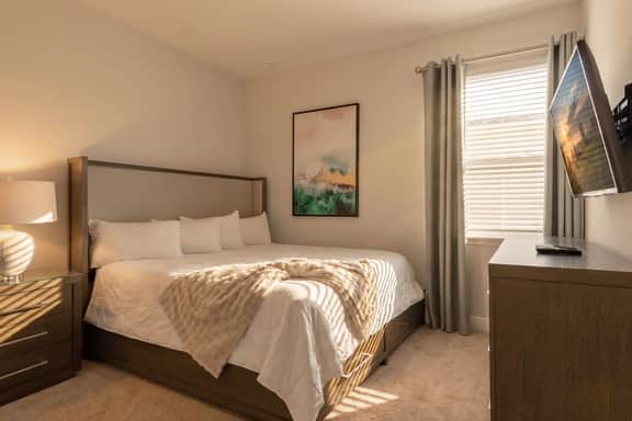 4BR Getaway, Spacious, Beautiful, Great Location