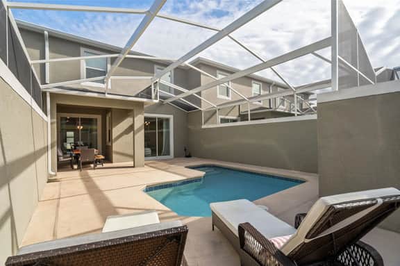 Amazing 4 Bedrooms  home with Pool close to Disney