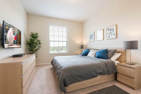 Beautiful Modern Condo in Prime Location