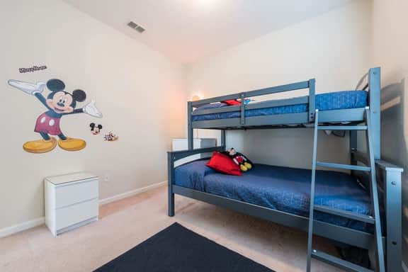 Beautiful Modern Condo in Prime Location