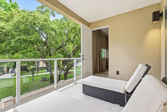 Chic 3BR Retreat, Patio with BBQ, all suites