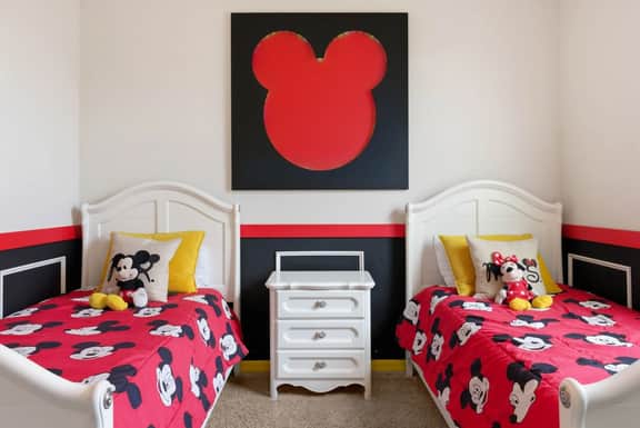 Chic 4BR with Pool, Game Room & Mickey Rooms