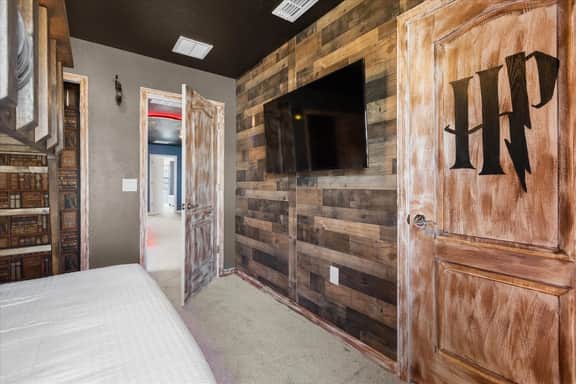 Chic Family Home, Mario Bros, Harry Potter & Pool