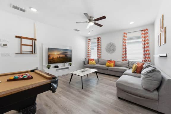 Chic Modern Escape, 12BR, Pool and Game Room