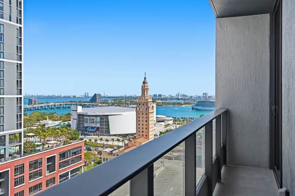 Chic Studio in Downtown Miami with Top Amenities