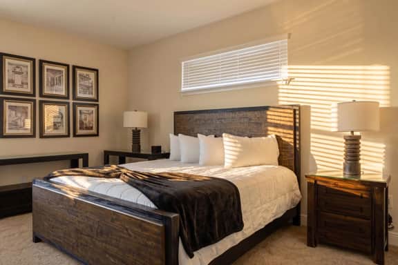 Comfort 6BR Getaway, Private Pool, Great Location