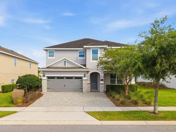 Comfort 6BR Getaway, Private Pool, Great Location