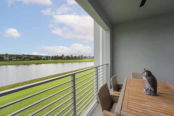 Elegant 2BR in Storey Lake, Top Location