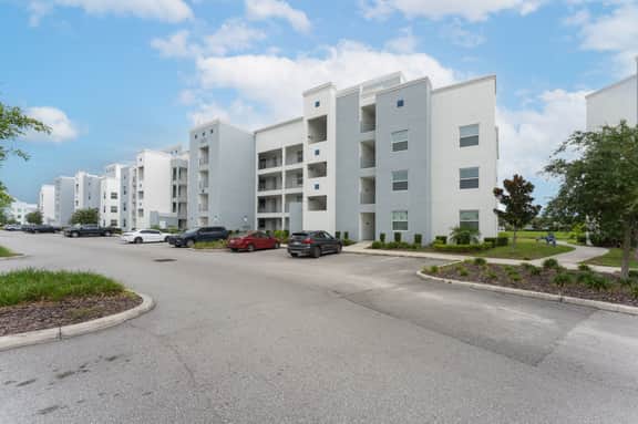 Elegant 2BR in Storey Lake, Top Location