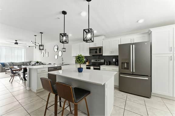 Elegant 2BR in Storey Lake, Top Location