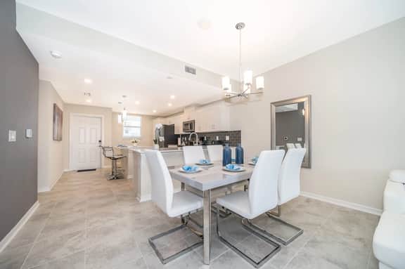 Elegant 2Bed Condo in Storey Lake, Prime Location