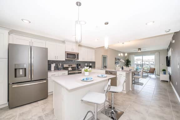 Elegant 2Bed Condo in Storey Lake, Prime Location
