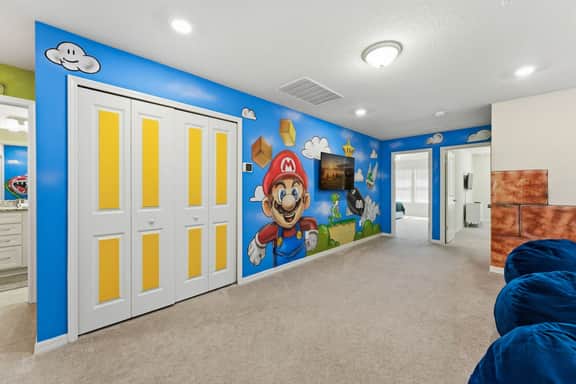 Family Home with Pool, Mickey & Toy Story Rooms