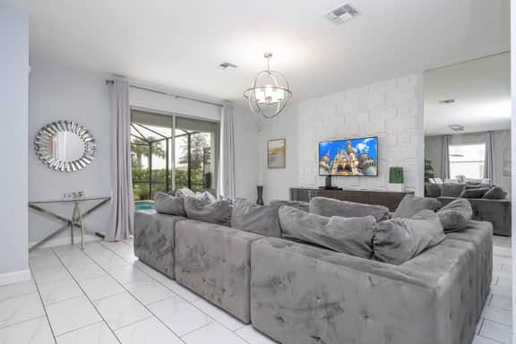 Home 6Bed , Themed Rooms, Game Room, Storey Lake