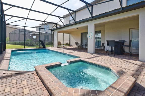 Home 8 Bdrm at Windsor Westside with Top Amenities