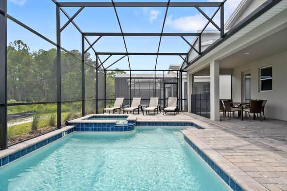 9BR Family Retreat, Private Pool, Storey Lake