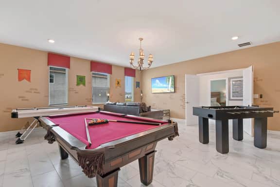 9BR Family Retreat, Private Pool, Storey Lake