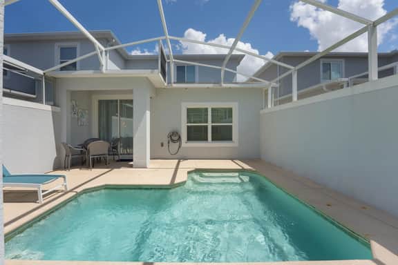 Modern 5BR Retreat, Pool, Water Park & More