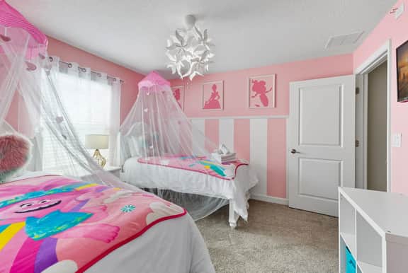 Modern 5BR Retreat, Pool, Water Park & More