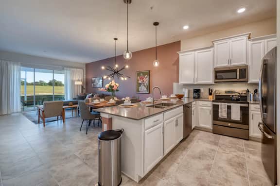 Modern Condo with Mickey Room, a Family Paradise