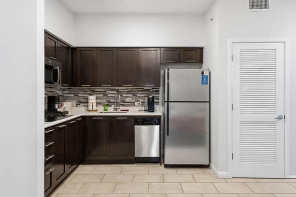 Orlando Getaway with Pool View Balcony - Image 3