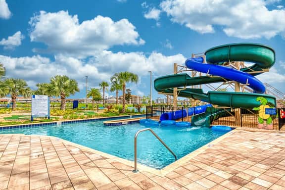 Relax in Style at this Spacious 4-Bedroom Villa!
