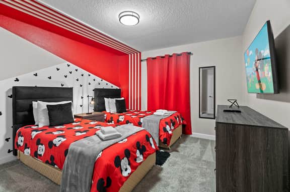 Relaxing Getaway Near Disney with Pool & Themed Rooms