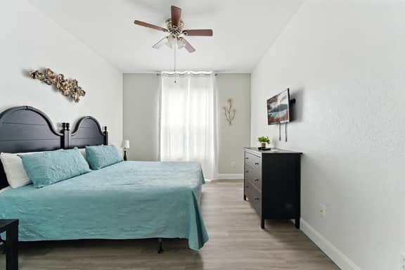 Resort Condo 3BR - Pool, Balcony, Near Disney