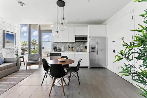 SoBe 2 Bedroom Near Ocean Drive