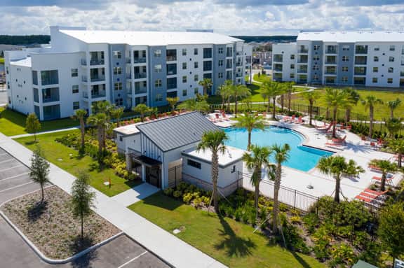 Spacious 2BR, Mickey Bedroom, Lake View