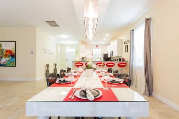 Spacious 5BR, Private Pool, Beautiful Decor
