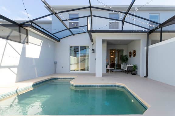 Stylish & Fun Retreat, Pool, Themed Rooms