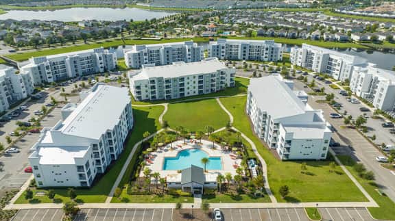Stylish 2-BR Apt, Sleeps 7, Near Disney Magic