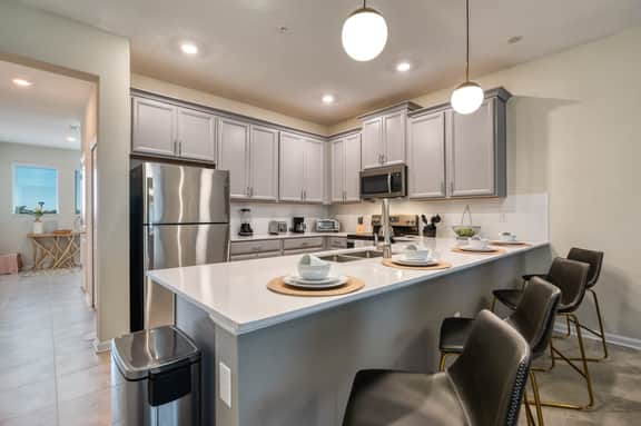Stylish 3BR Condo, Spacious with Mickey Theme