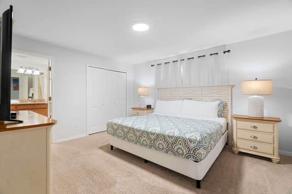 Townhome 4BR with Pool at Storey Lake
