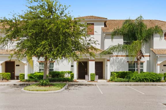 Townhome 4BR with Pool at Storey Lake