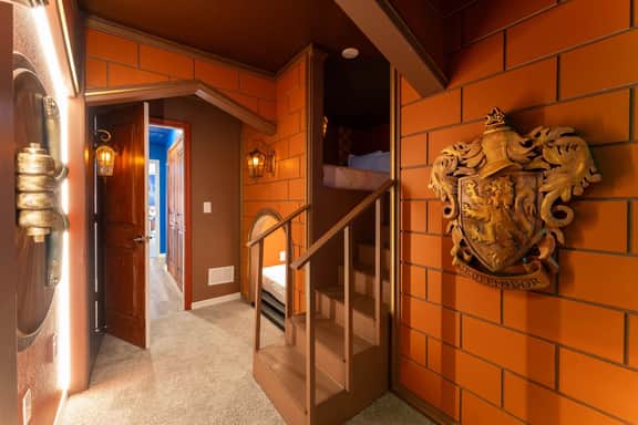 Unique Luxury Villa, Pool, Games and Themed Beds
