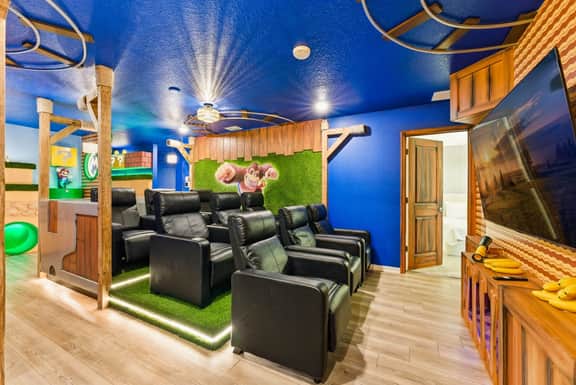 Unique Luxury Villa, Pool, Games and Themed Beds